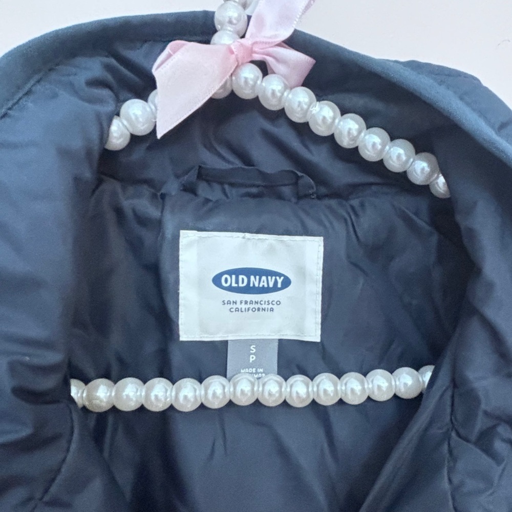 Old Navy Quilted Puffer Vest in Navy Blue Size: Small - Picture 3 of 3